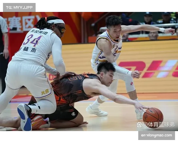 常规赛阶段战术试验增多,球队为季后赛寻找最优配置